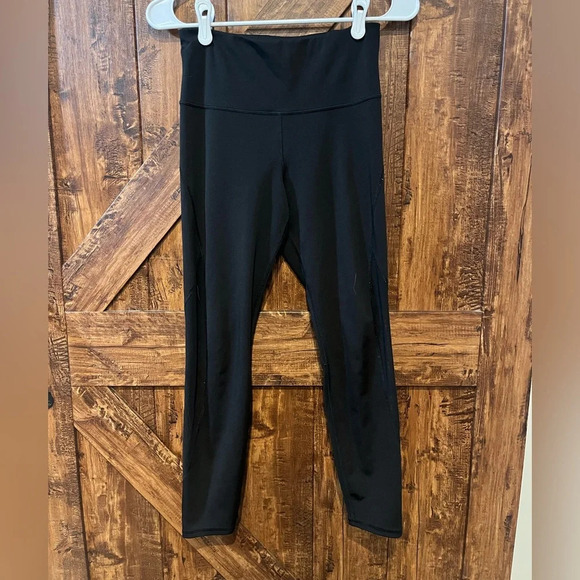 Old navy active Womens black leggings with sheet material around calves size med - Picture 1 of 5